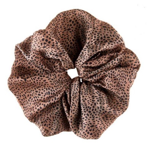 Kristin Ess Oversized Satin Scrunchie NWT - Picture 4 of 8
